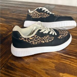 Womens Leopard Print Black Lace-Up Sneakers